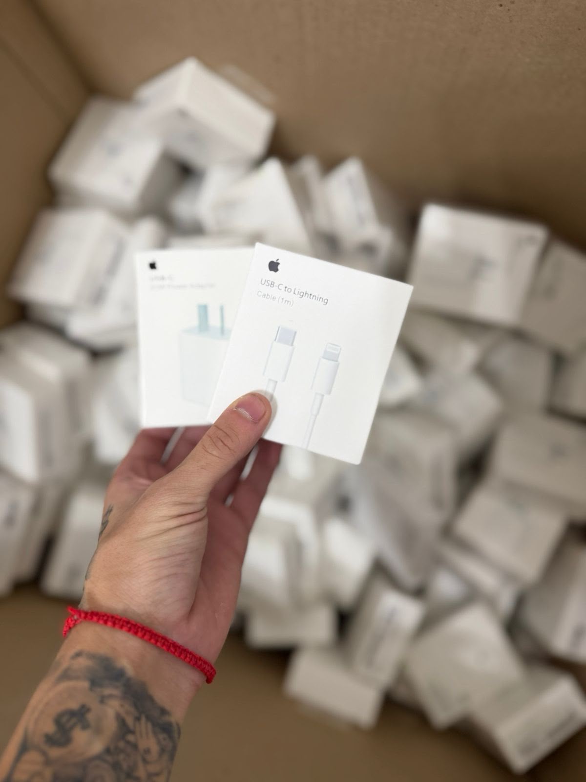 Combo 2 · Cargador + cable USB-C a Lightning